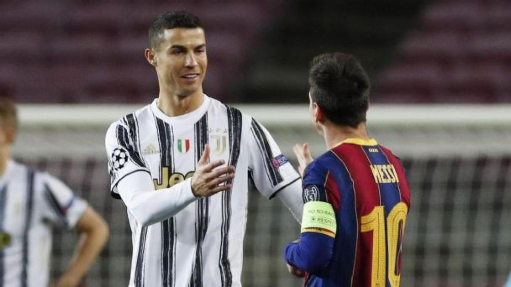 Cristiano y Messi se saludan amistosamente en el Barça-Juve