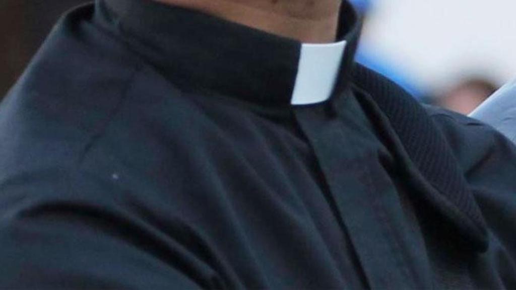 Un sacerdote en una imagen de archivo