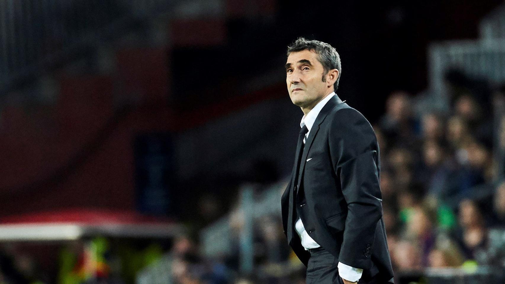 Ernesto Valverde en un partido del Barça