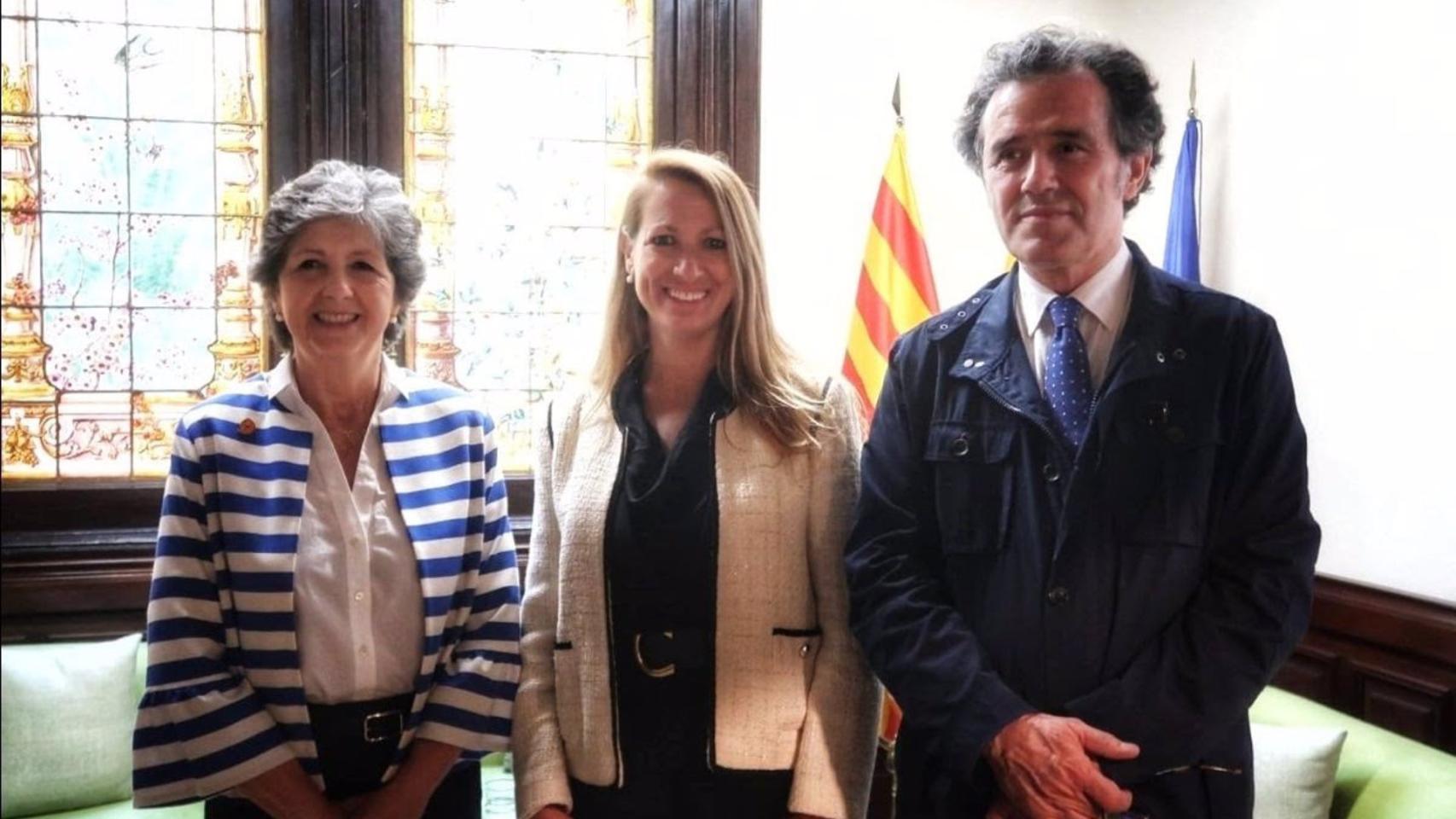 La presidenta de SCC, Elda Mata; la delegada del Gobierno en Cataluña, Maria Eugènia Gay; y el vicepresidente de SCC, Álex Ramos, en el encuentro institucional que han mantenido el 9 de junio de 2022 / SCC