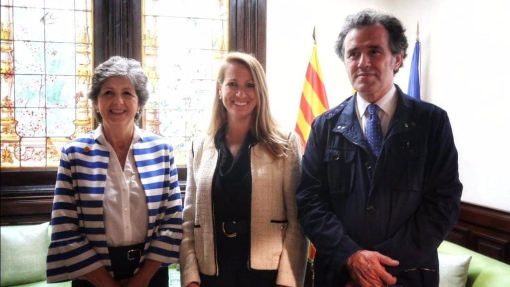 La presidenta de SCC, Elda Mata; la delegada del Gobierno en Cataluña, Maria Eugènia Gay; y el vicepresidente de SCC, Álex Ramos, en el encuentro institucional que han mantenido el 9 de junio de 2022 / SCC