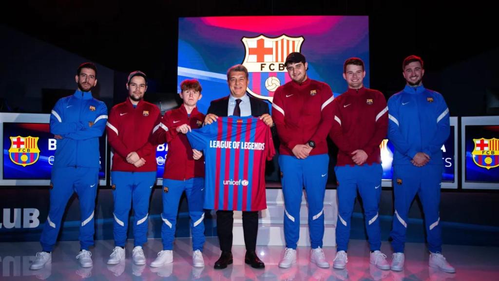 Joan Laporta, junto al equipo de eSports de League of Legends del Barça