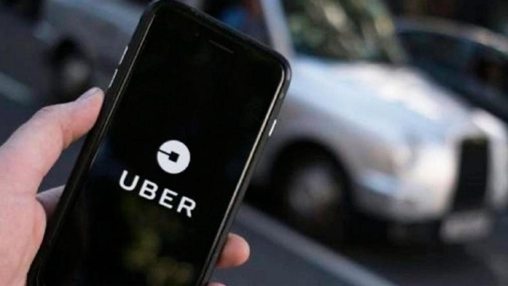 Un taxi colaborador de Uber en Barcelona