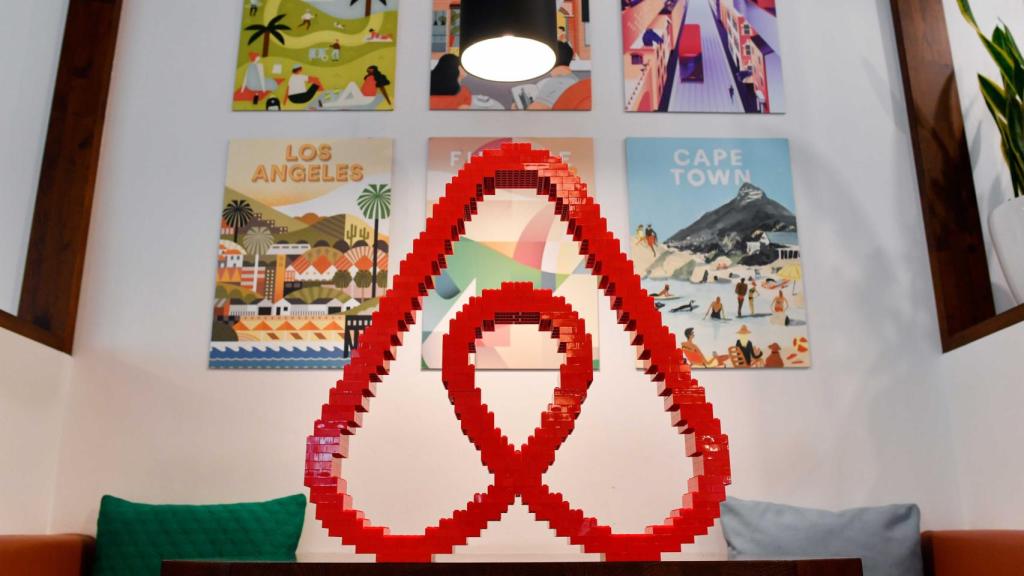 Logo de Airbnb
