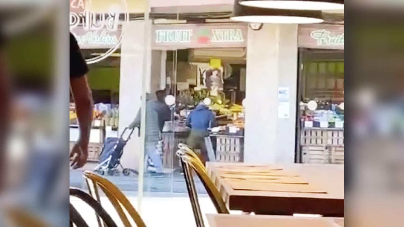 Imagen del ataque a comerciantes en L'Hospitalet de Llobregat (Barcelona) / CG