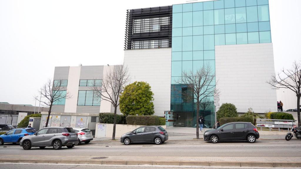 Registro policial en Ambulancias Egara / LUIS MIGUEL AÑÓN - CG