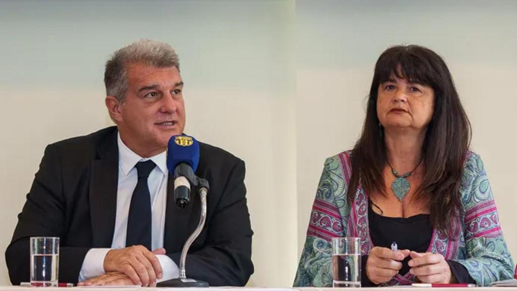 Joan Laporta, junto a Marta Segú, en una rueda de prensa en Colombia por los actos sociales de la Fundación