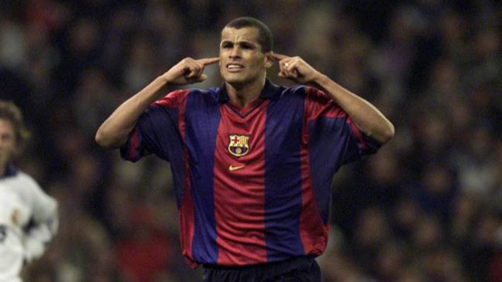 Rivaldo celebra un gol que marcó con el Barça