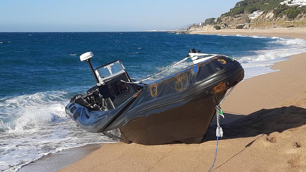 'Narcolancha' hallada en Sant Pol de Mar (Barcelona) / AYUNTAMIENTO DE SANT POL DE MAR