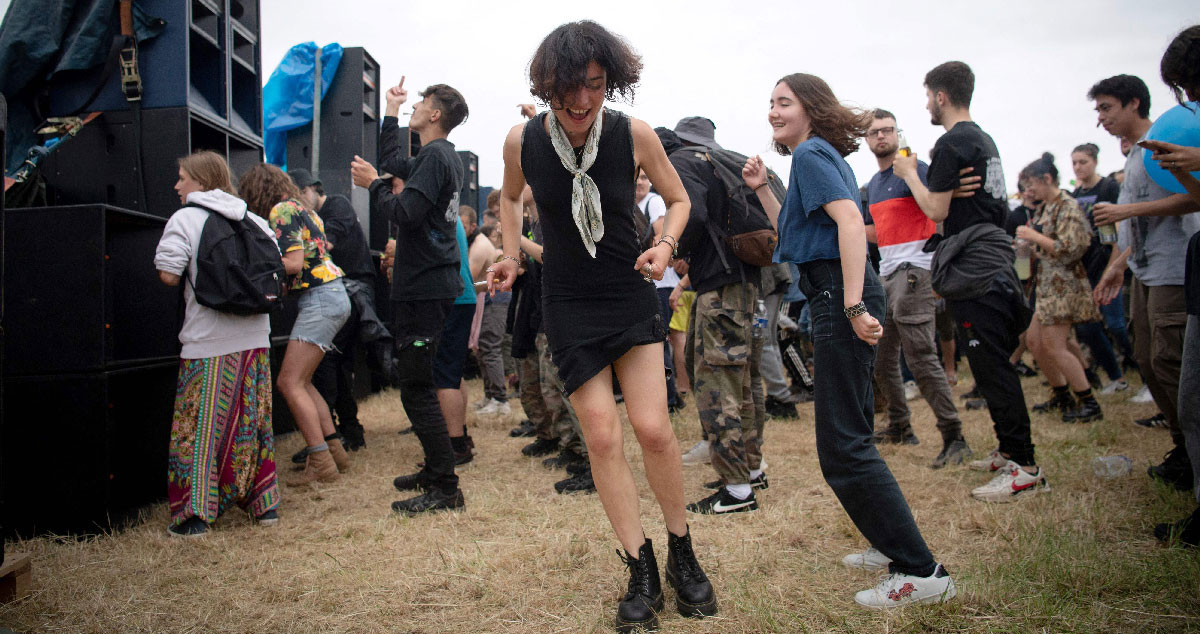 Participantes en una rave en Francia, como las que se celebran en Sarral y Torà / EP
