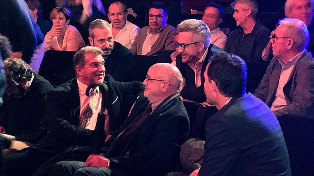 Joan Laporta y Víctor Font conversan en un acto organizado por Jaume Roures con Koeman de ponente / CULEMANIA