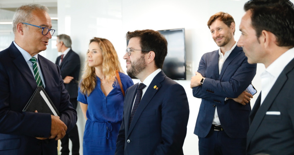 Albert Triola (der.), director general de Oracle Ibérica, y Pere Aragonès (izq.), presidente de la Generalitat de Cataluña / CEDIDA