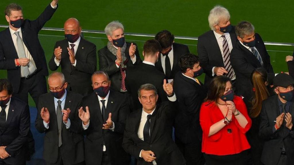 La junta directiva del Barça en el acto de investidura de Joan Laporta