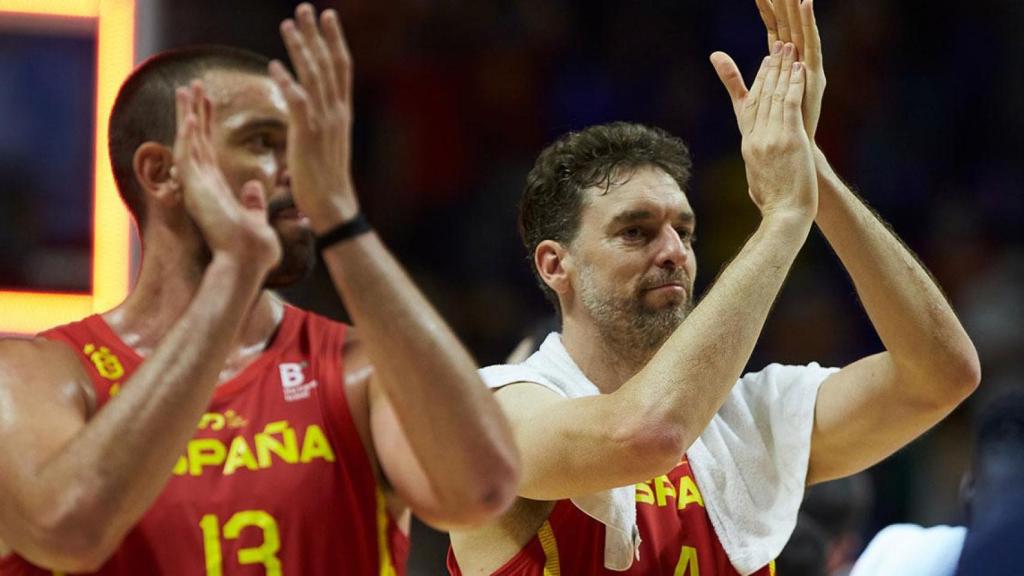 Marc y Pau Gasol durante el partido amistoso entre España y Francia para la preparación de los Juegos Olímpicos de Tokio 2021 / EUROPA PRESS