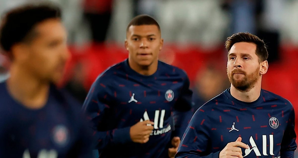 Mbappé y Messi, calentando en la previa de un partido del PSG / EFE