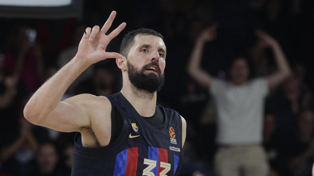 Mirotic celebra una canasta de tres puntos en un partido entre el Barça y el Estrella Roja