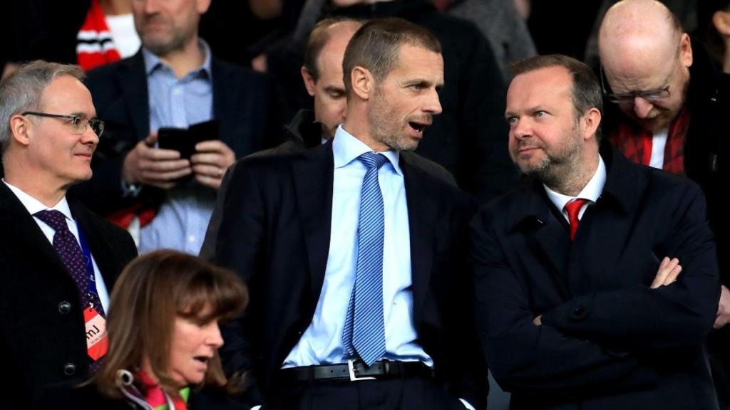 Ceferin y Ed Woodward en el palco de Old Trafford / Redes