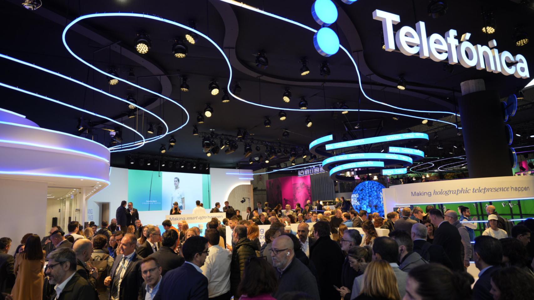 Segundo día en el MWC Barcelona / LUIS MIGUEL AÑÓN (CG)