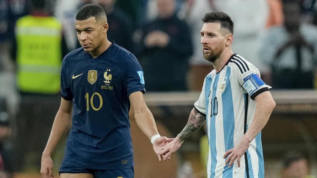 El saludo entre Kylian Mbappé y Lionel Messi, antes de la disputa de la final del Mundial