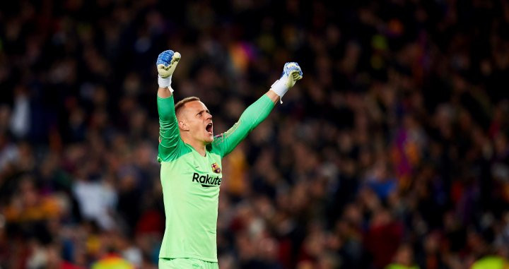 Una foto de Ter Stegen celebrando el tercer gol de Coutinho ante el Manchester United / EFE