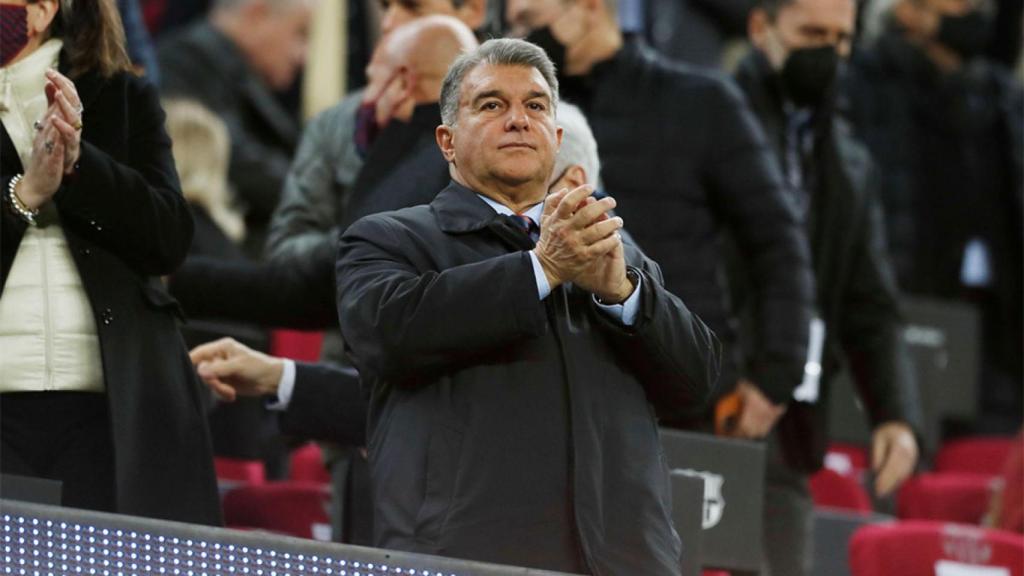 Joan Laporta, en el palco del Camp Nou tras el partido contra el Inter