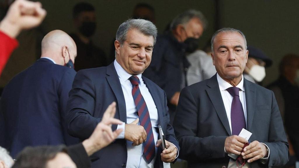 Joan Laporta, en el palco de Vallecas, ha sido valiente con el despido de Koeman / EFE