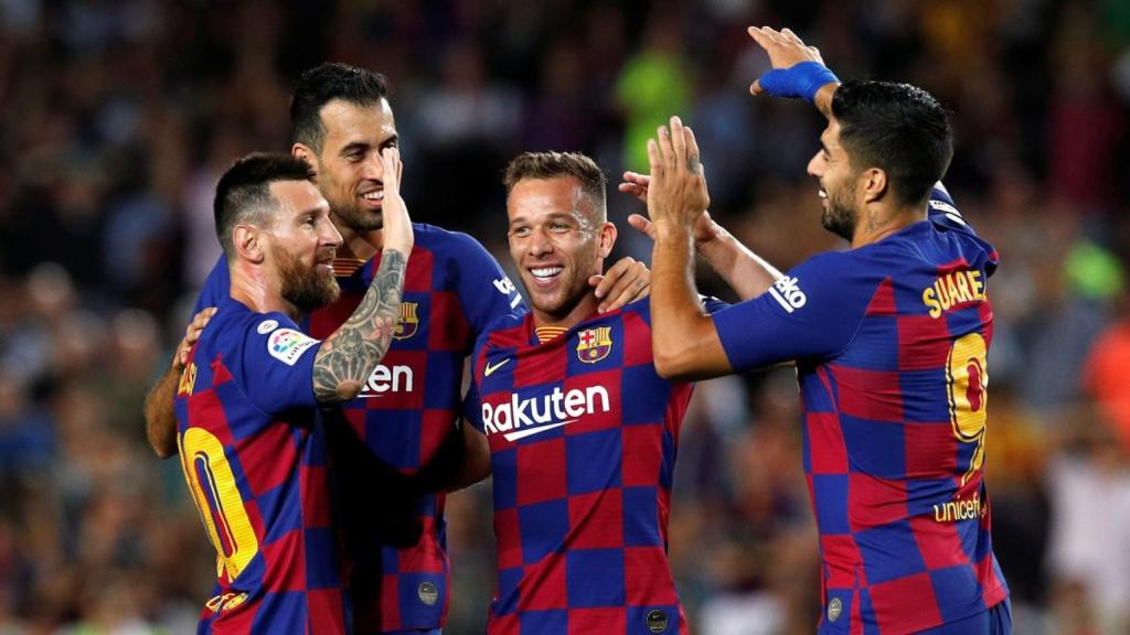 Messi, Busquets, Arthur y Suárez celebran un gol del Barça