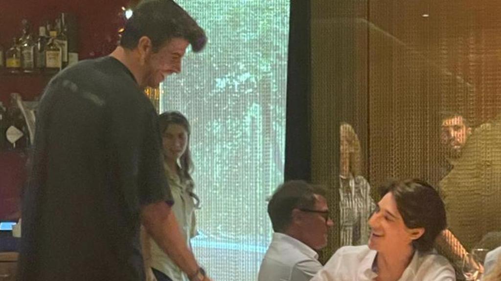 Gerard Piqué, a punto de entrar a un reservado, en el restaurante Sushi 99