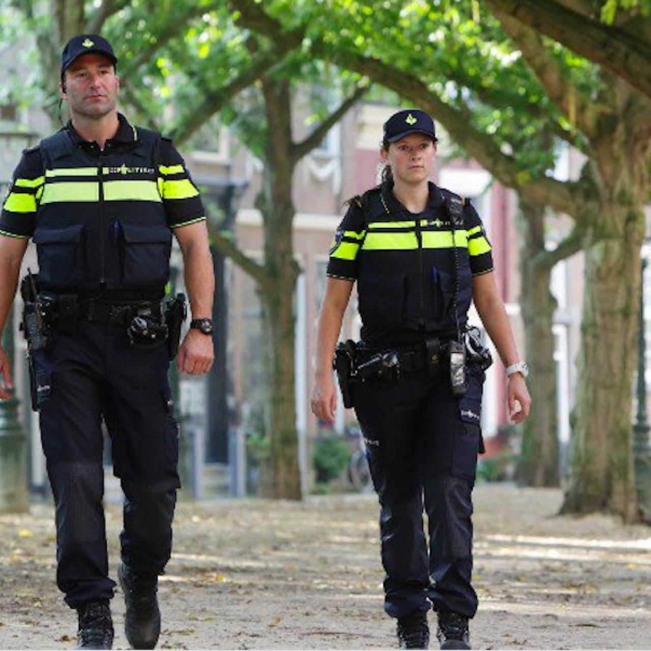 La policia holandesa s'infiltra en grups de WhatsApp per evitar baralles
