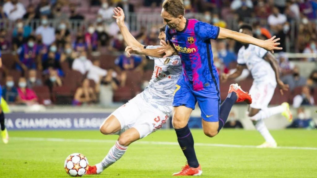 Luuk de Jong en una acción ante el Bayern