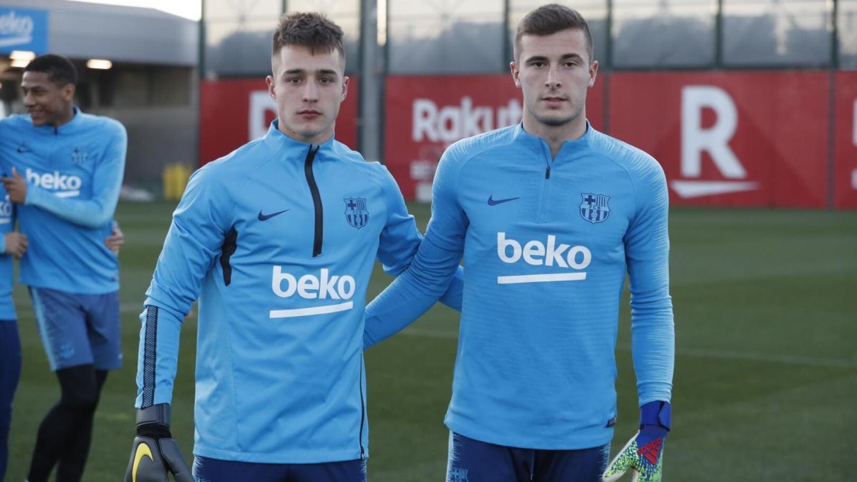 Arnau Tenas e Iñaki Peña, en un entrenamiento con el primer equipo la pasada temporada / FCB