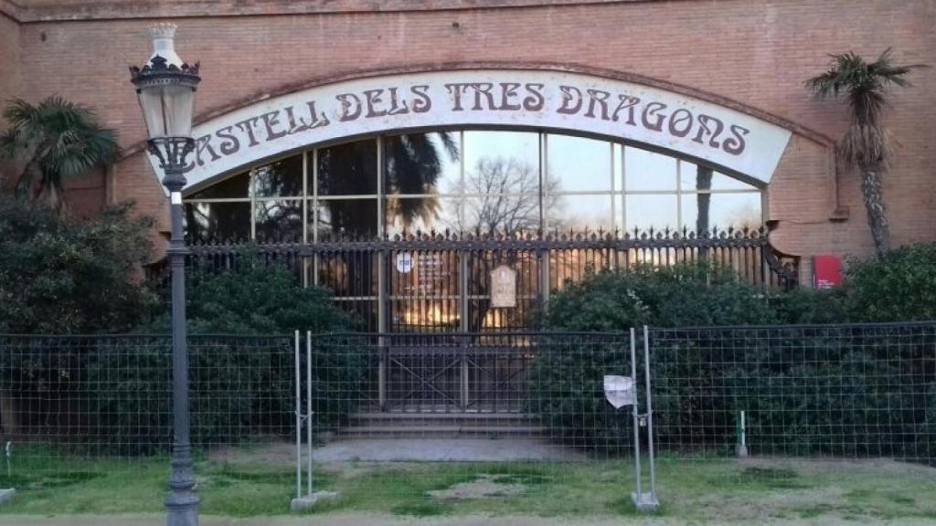 CASTELL DELS TRES DRAGONS VALLADO / JS