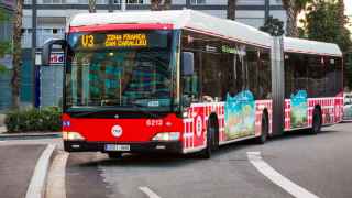Un autobús de la línea V3 de Transports Metropolitans de Barcelona / TMB