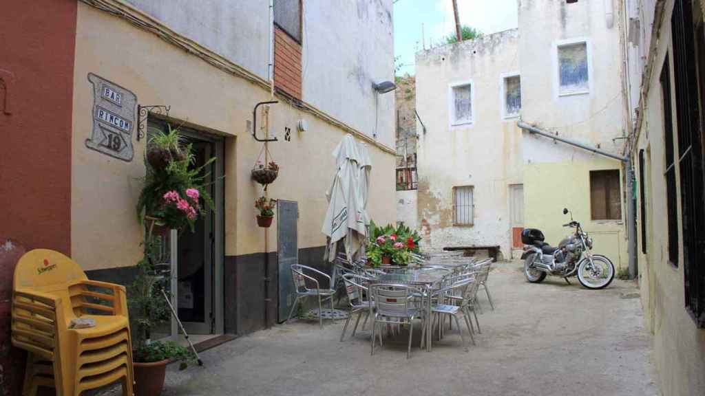 Calles estrechas, rincones apacibles. Así es La Clota. / CR