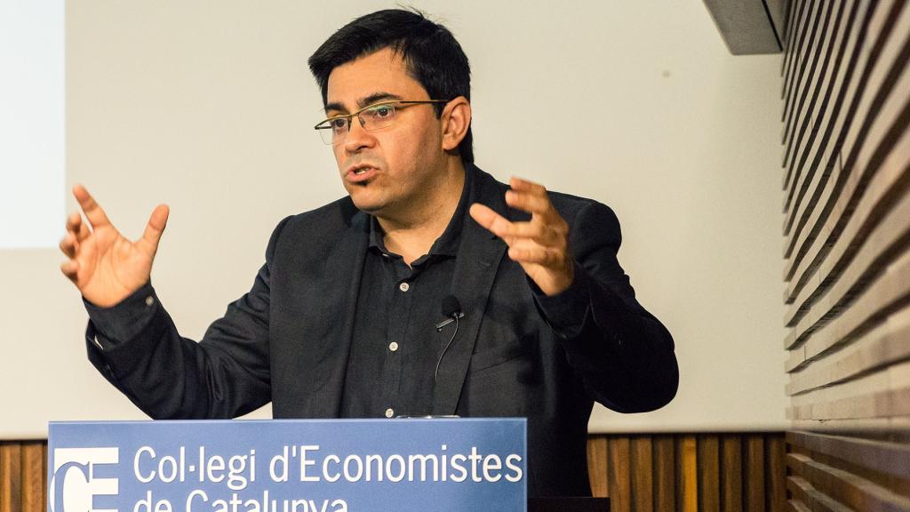 Gerardo Pisarello, durant la conferència al Col·legi d'Economistes / AJUNTAMENT DE BARCELONA