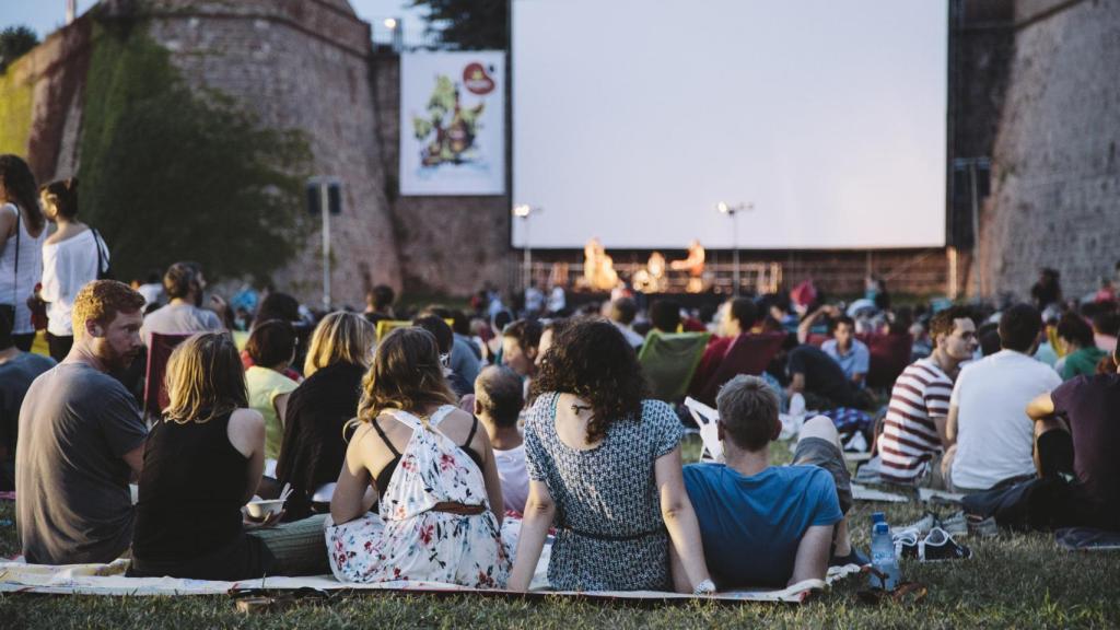 Sala Montjuïc, el cine al aire libre más popular de la ciudad / Sala Montjuïc