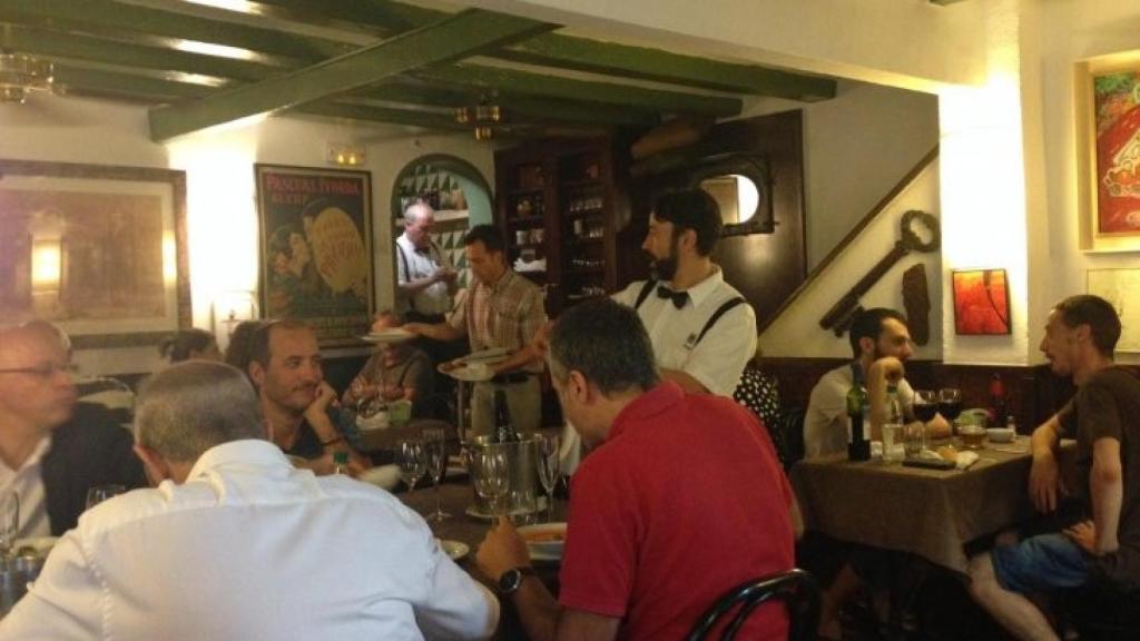 El menjador interior de Can Lluís, ple, el 2017 / METRÓPOLI