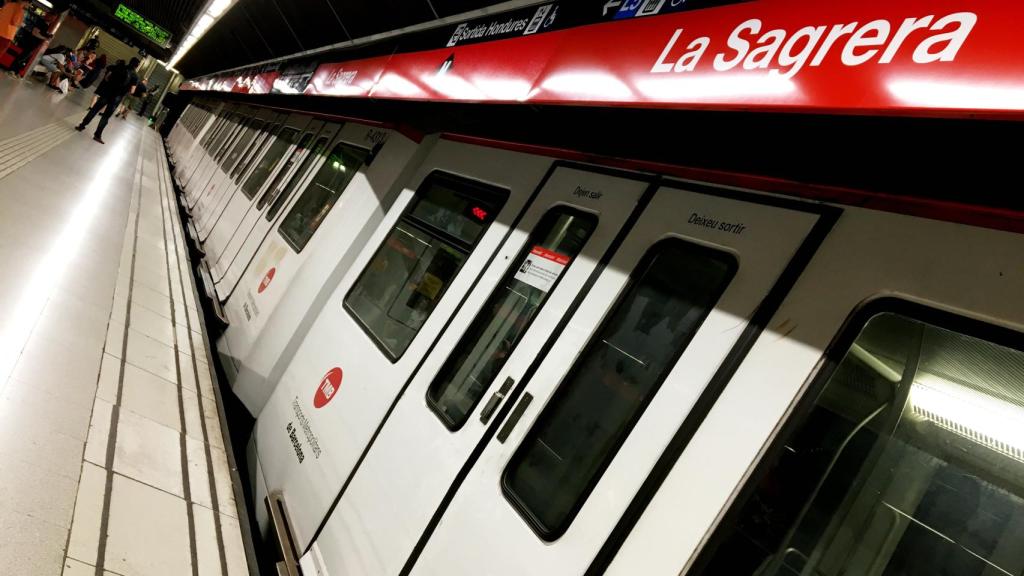 Un metro parat a l'estació de La Sagrera / DGM