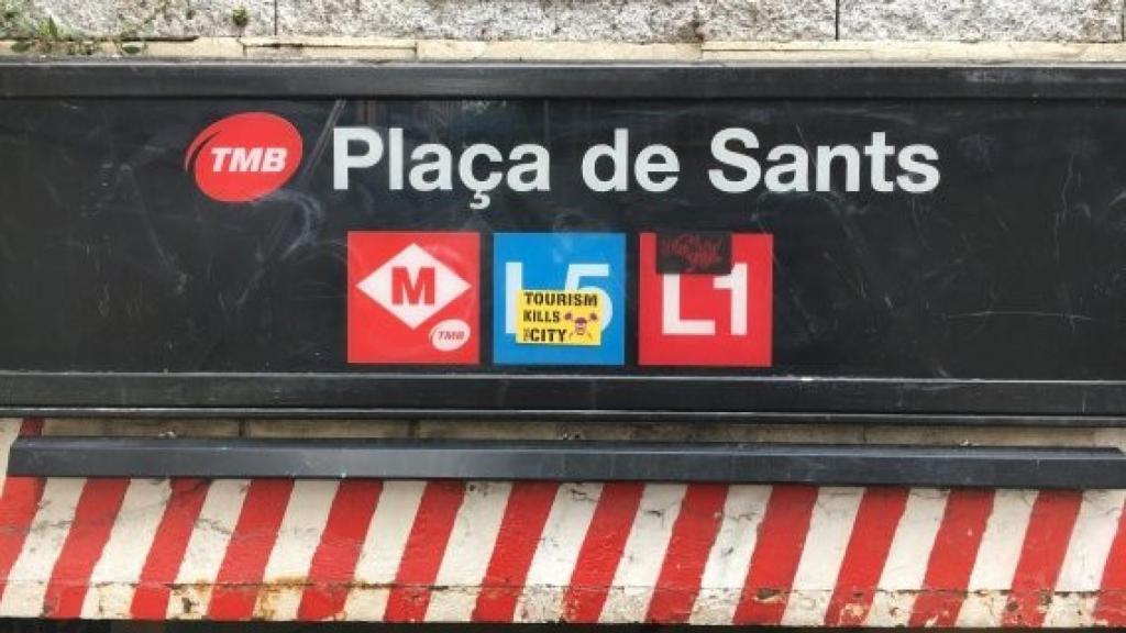 Acceso a la parada de metro de Plaça de Sants