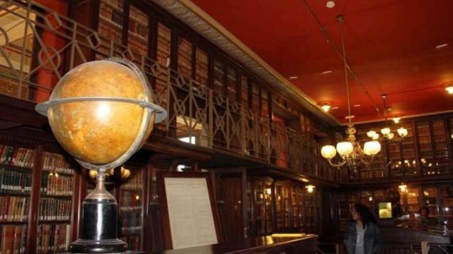 Una de las salas de la biblioteca