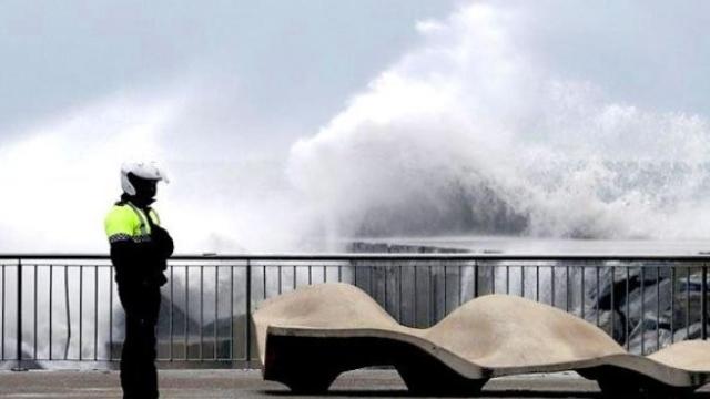 Temporal Oleaje Playa Barcelona_570x340