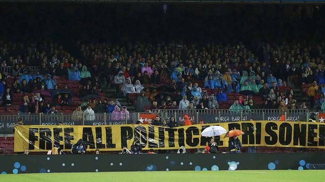 barça sevilla pancarta libertad politicos encarcelados