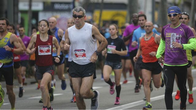 Atletas de la Jean Bouin en la Gran Via / MUNDO DEPORTIVO - JEAN BOUIN