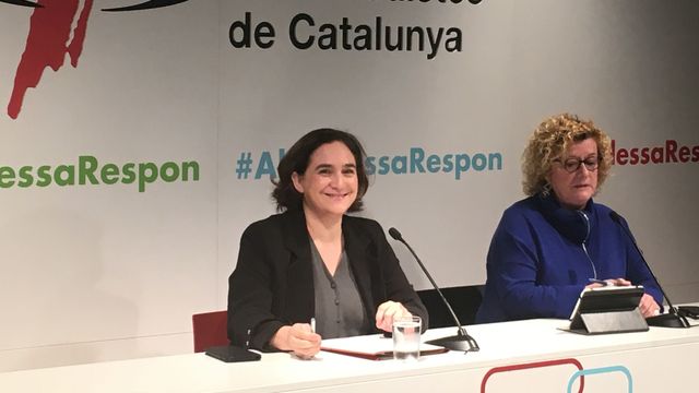 La alcaldesa, Ada Colau en la sesión abierta en el Col.legi de Periodistes / AO