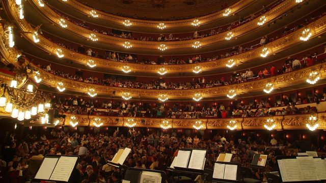 Ve al teatro por el precio de un café