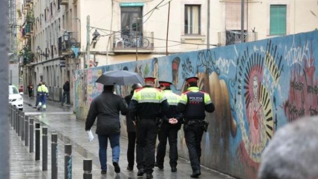 Los Mossos acompañan a la comitiva judicial tras su actuación