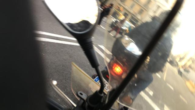 Conducir en motocicleta por Barcelona va a resultar cada vez más complicado debido a las normas / MIKI