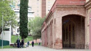 Albergue para personas sin techo en Nou Barris / HUGO FERNÁNDEZ