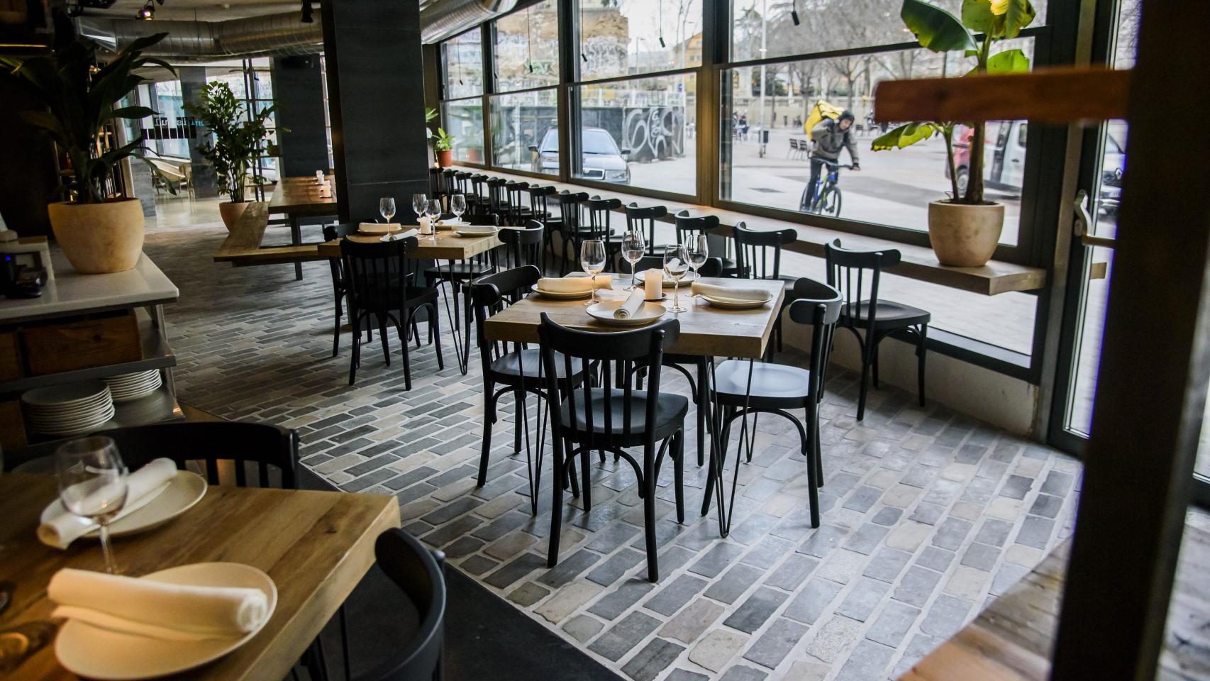 Interior del restaurante Fismuler de Barcelona, ganador de los Premis Restauració de 2022 por su calidad gastronómica / FISMULER