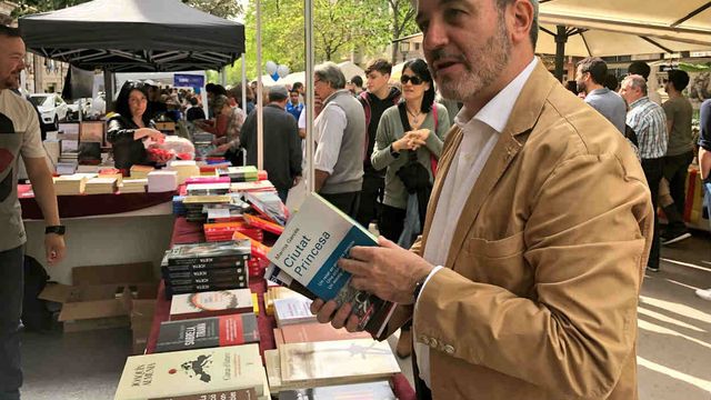 Jaume Collboni ha estado de compras en Sant Jordi / @jaumecollboni
